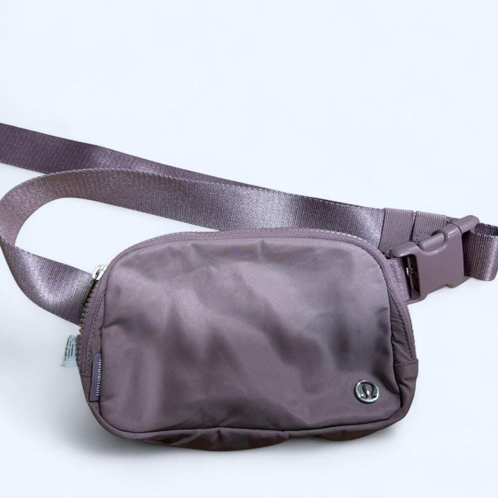 Lululemon mauve waist bag